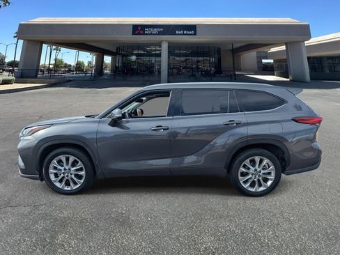 Used 2021 Toyota Highlander Limited image 2
