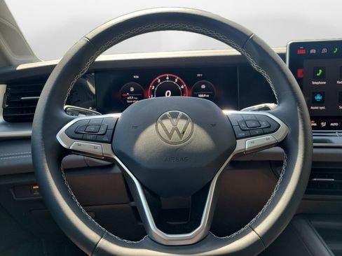 New 2026 Volkswagen Tiguan SE FWD image 10