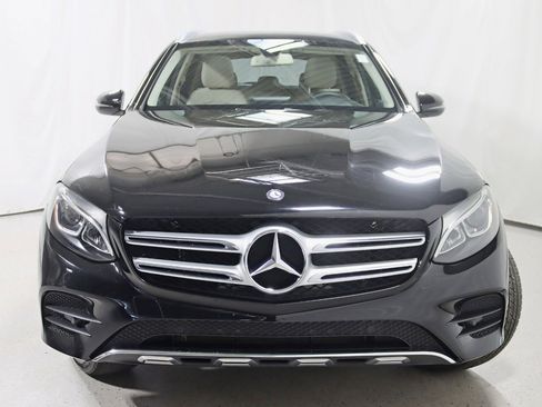 Used 2017 Mercedes-Benz GLC 300 4MATIC w/ Premium 2 Package image 8
