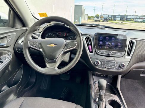Used 2023 Chevrolet Malibu LT image 3