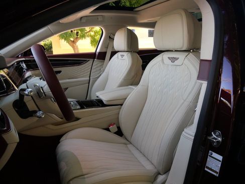 New 2026 Bentley Flying Spur Azure image 17