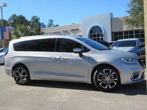 New 2026 Chrysler Pacifica Pinnacle image 2