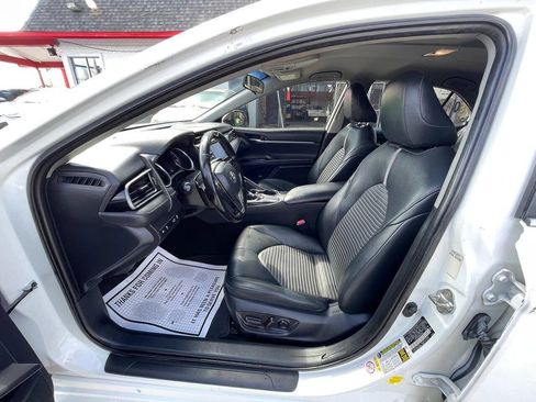 Used 2019 Toyota Camry SE image 5