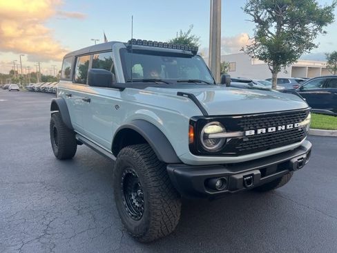 Used 2023 Ford Bronco Wildtrak image 11