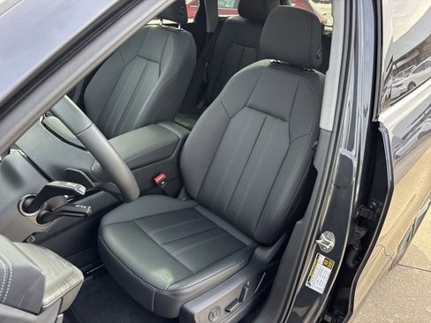 Used 2025 Audi Q5 Premium image 22