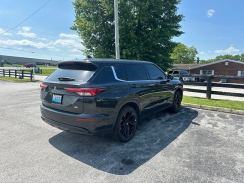 Used 2023 Mitsubishi Outlander SE AWD/4WD image 3