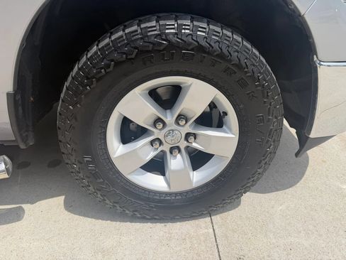 Used 2019 RAM 1500 Classic SLT AWD/4WD image 71