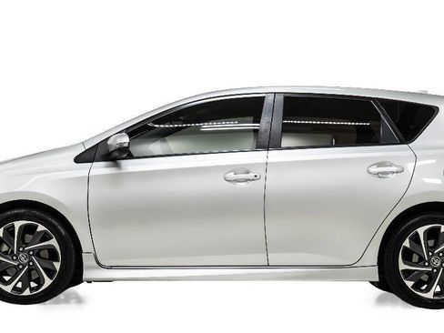 Used 2017 Toyota Corolla iM FWD image 6