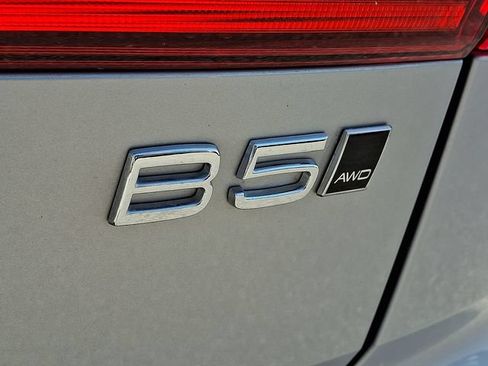 Certified 2023 Volvo XC60 B5 Core w/ Climate Package AWD/4WD image 33