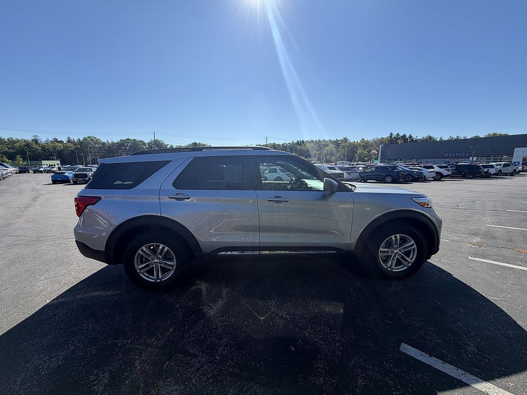 Certified 2023 Ford Explorer XLT w/ Equipment Group 202A AWD/4WD image 8
