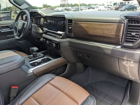 Used 2025 Chevrolet Silverado 1500 High Country w/ High Country Premium Package AWD/4WD image 10