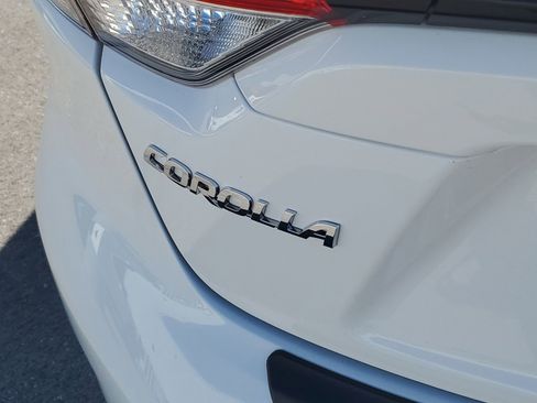 Certified 2025 Toyota Corolla SE w/ SE Premium Package FWD image 7