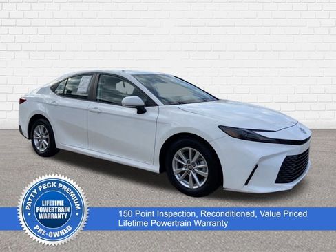 Used 2025 Toyota Camry LE image 1