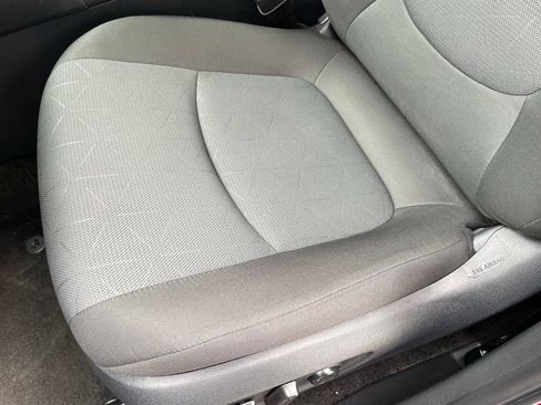 Used 2025 Toyota RAV4 XLE AWD/4WD image 25
