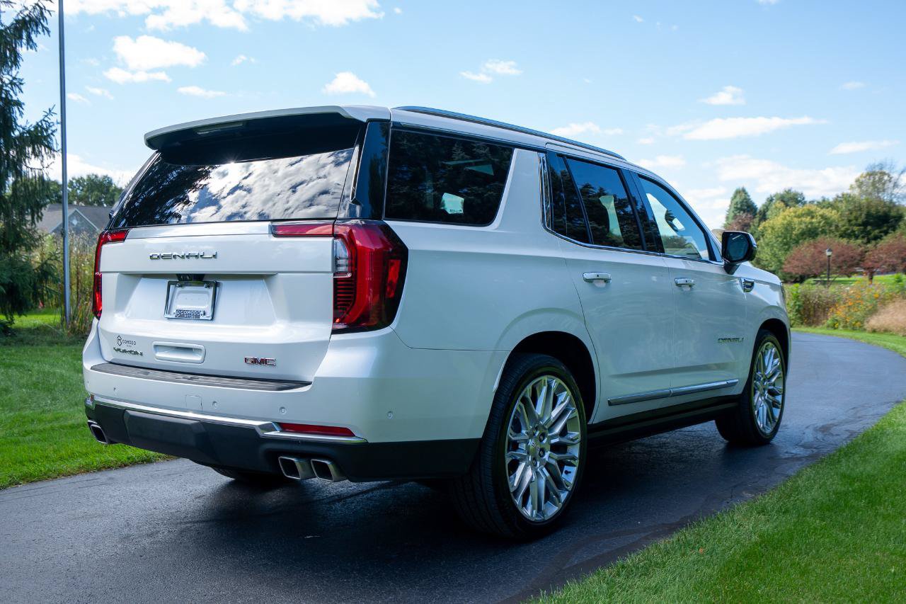 Used 2025 GMC Yukon Denali w/ Denali Reserve Package AWD/4WD image 5