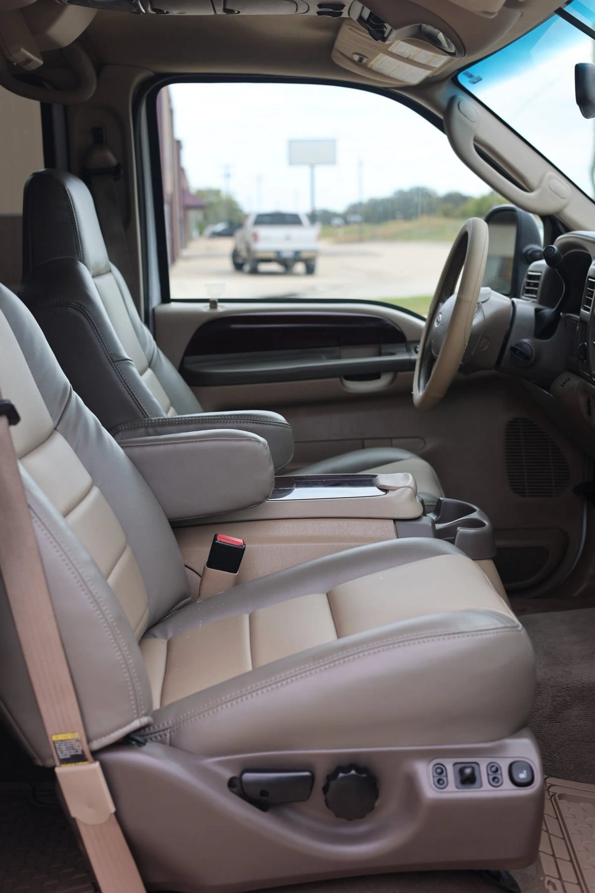 Used 2004 Ford Excursion Eddie Bauer AWD/4WD image 28