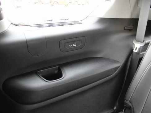 Used 2022 Jeep Grand Cherokee L Limited image 33