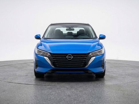 Used 2025 Nissan Sentra SV image 2