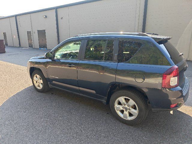 Used 2014 Jeep Compass Sport w/ Power Value Group FWD image 4