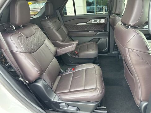Used 2026 Ford Explorer Platinum w/ LUX Leather Package AWD/4WD image 12