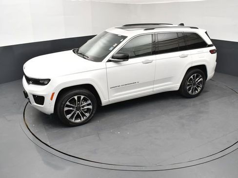 Used 2023 Jeep Grand Cherokee Overland w/ Luxury Tech Group IV AWD/4WD image 15