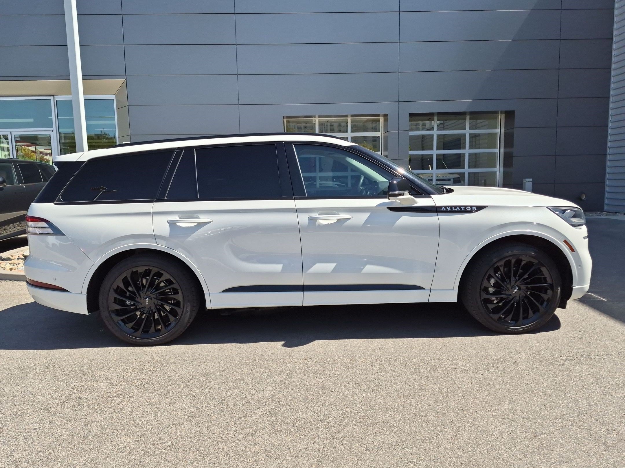 Used 2024 Lincoln Aviator Reserve w/ Equipment Group 201A AWD/4WD image 4
