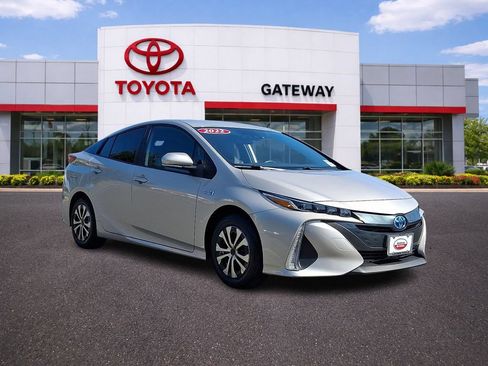 Used 2022 Toyota Prius Prime XLE FWD image 3