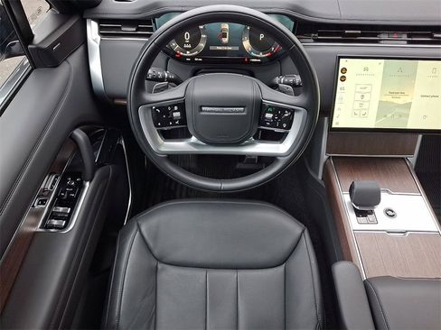 Used 2024 Land Rover Range Rover SE image 12