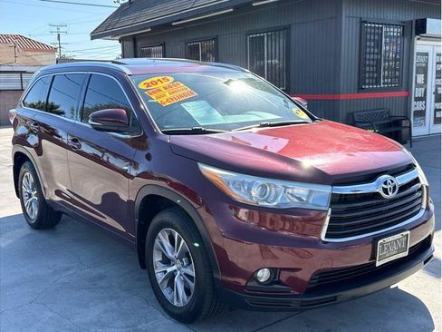 Used 2015 Toyota Highlander XLE AWD/4WD image 1