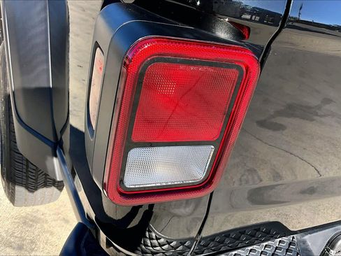 Used 2024 Jeep Gladiator Sport image 56