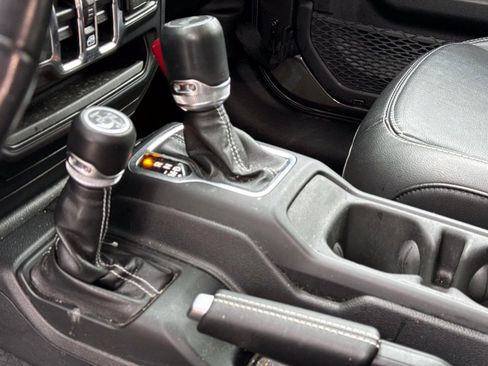 Used 2023 Jeep Wrangler Unlimited Sahara w/ Cold Weather Group image 14