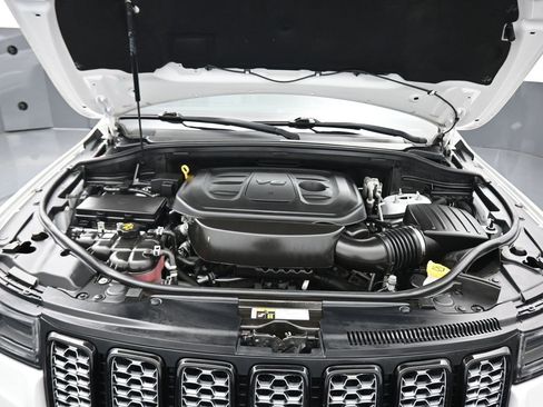 Used 2020 Jeep Grand Cherokee Altitude image 50