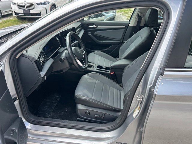 Used 2025 Volkswagen Jetta SE FWD image 5