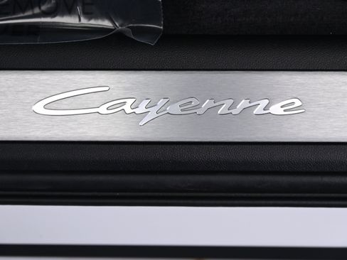 Used 2025 Porsche Cayenne image 41