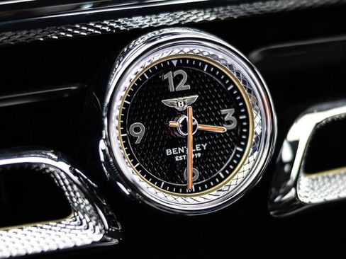 Used 2025 Bentley Flying Spur Plug-In Hybrid image 23