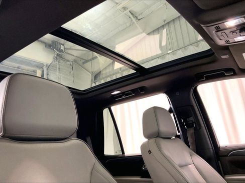 Used 2023 GMC Yukon SLT w/ SLT Premium Package image 27