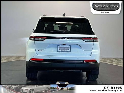 Used 2023 Jeep Grand Cherokee Altitude AWD/4WD image 7
