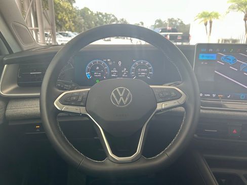 Used 2025 Volkswagen Tiguan S image 19