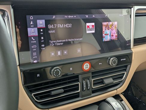 Certified 2023 Porsche Macan AWD/4WD image 15