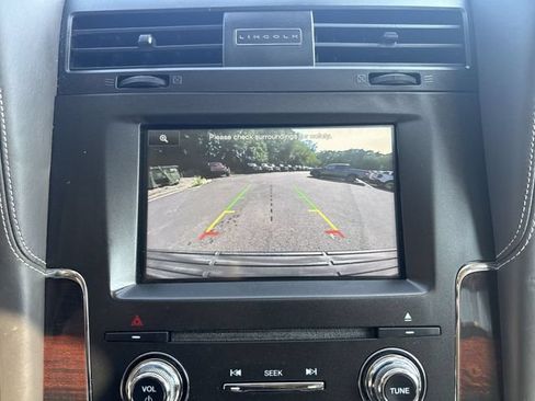 Used 2015 Lincoln Navigator 4WD w/ Equipment Group 101A Reserve image 19