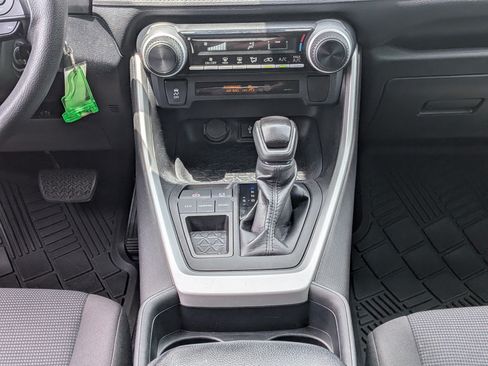 Used 2020 Toyota RAV4 LE FWD image 20