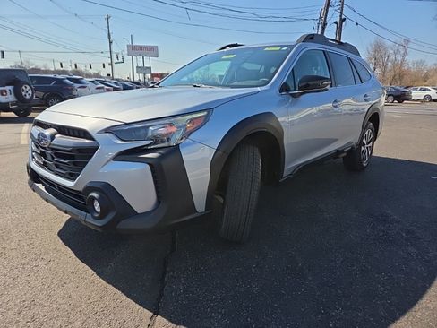 Certified 2025 Subaru Outback Premium image 3