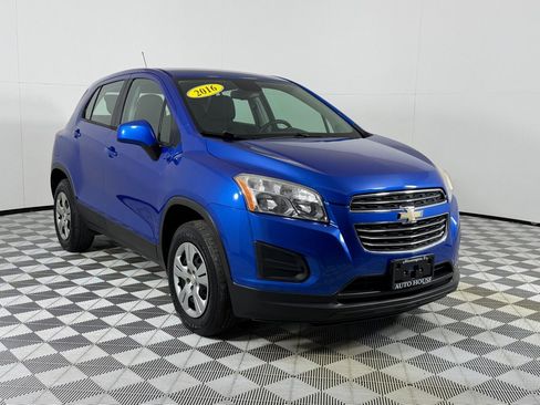 Used 2016 Chevrolet Trax LS FWD image 3