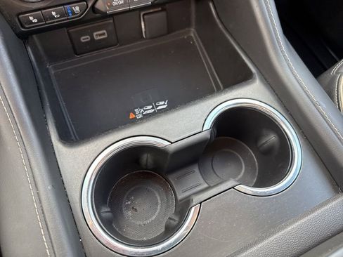 Used 2023 Chevrolet Suburban Premier image 27