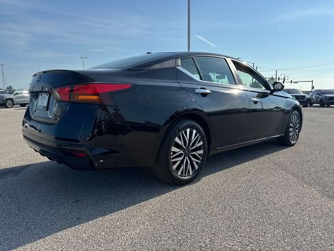 Used 2025 Nissan Altima 2.5 SV FWD image 7