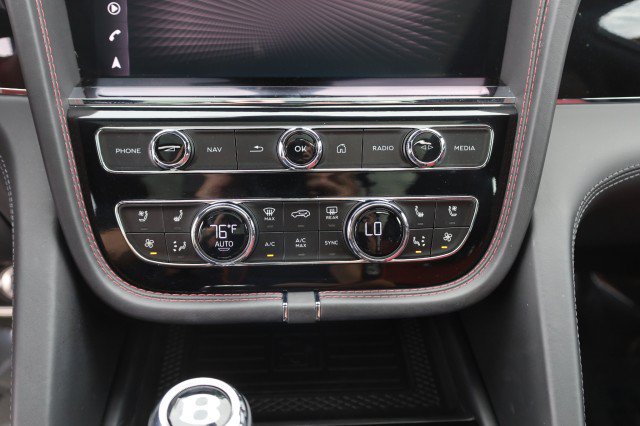 Used 2023 Bentley Bentayga AWD/4WD image 38