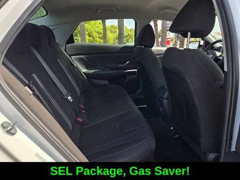 Used 2024 Hyundai Elantra SEL FWD image 15