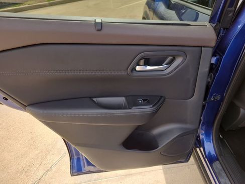 Used 2023 Nissan Rogue SL w/ SL Premium Package image 14