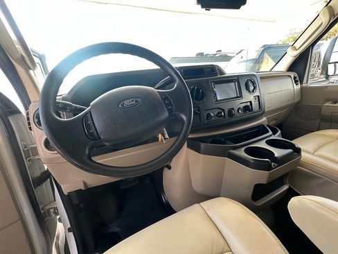Used 2015 Ford E-450 and Econoline 450 Super Duty w/ Motorhome Prep Package image 7