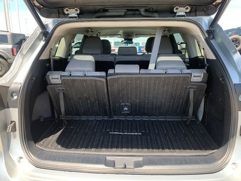 Used 2023 Toyota Highlander LE image 35